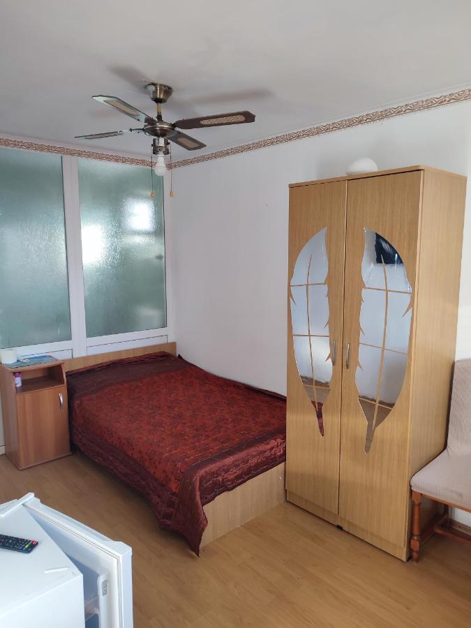 Hostel Emy Camere Cu Baie Proprie Aproape De Plaja 3 Papuci コンスタンツァ エクステリア 写真