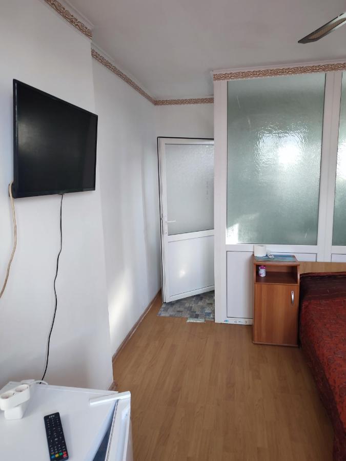Hostel Emy Camere Cu Baie Proprie Aproape De Plaja 3 Papuci コンスタンツァ エクステリア 写真