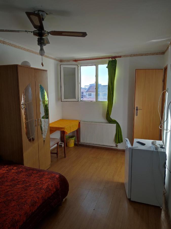 Hostel Emy Camere Cu Baie Proprie Aproape De Plaja 3 Papuci コンスタンツァ エクステリア 写真