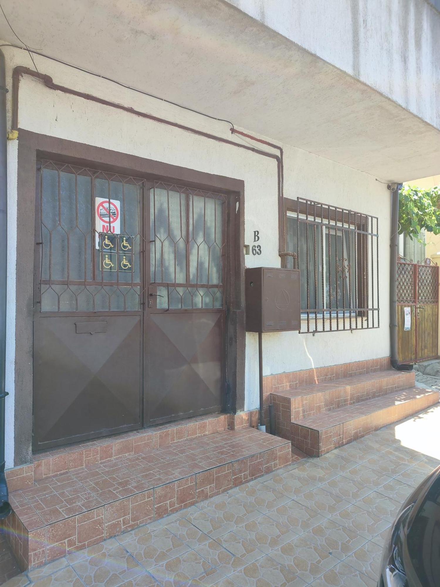 Hostel Emy Camere Cu Baie Proprie Aproape De Plaja 3 Papuci コンスタンツァ エクステリア 写真